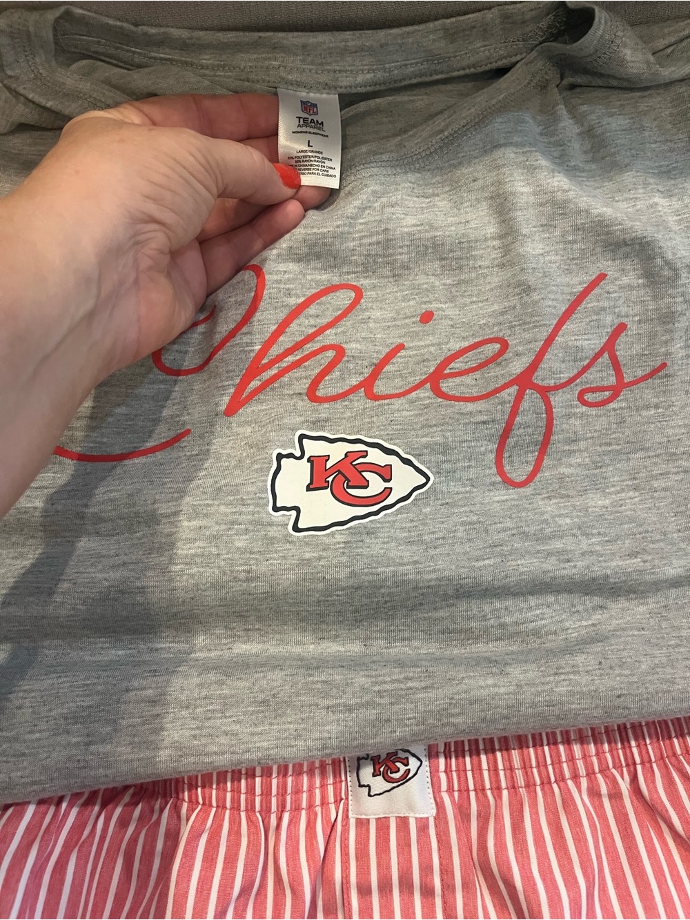 Women’s Gray & Red Chiefs Pajama Set - Picture 2 of 3